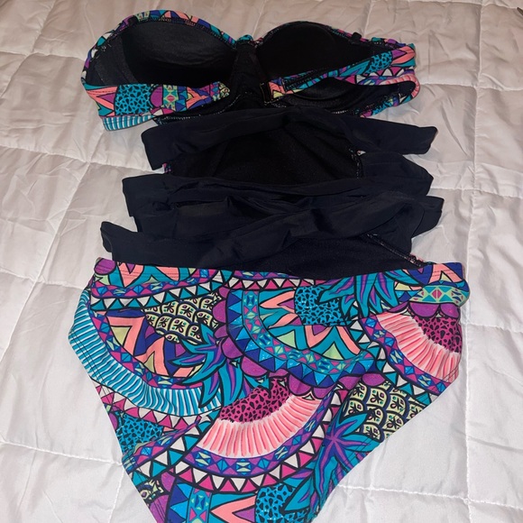 Small one piece bathing suit - Picture 3 of 3